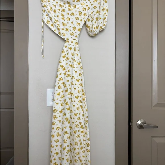 Sabo White and Gold Dress - Picture 3 of 3